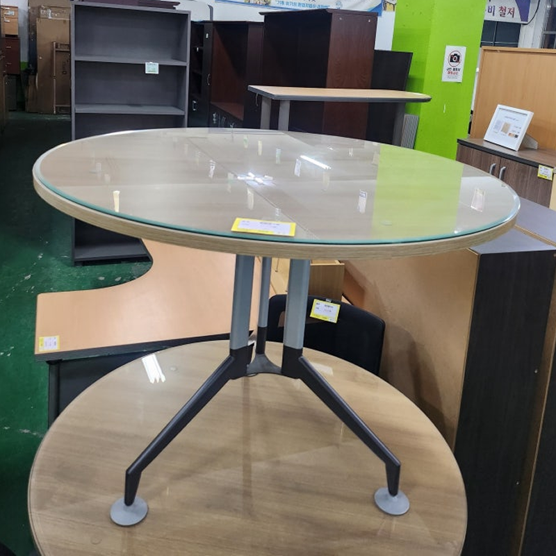 [2개 추가 입고] 삼각 외탁다리 원형 테이블